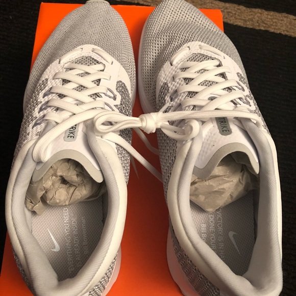 Nike Men’s Zoom Strike White - Picture 6 of 6